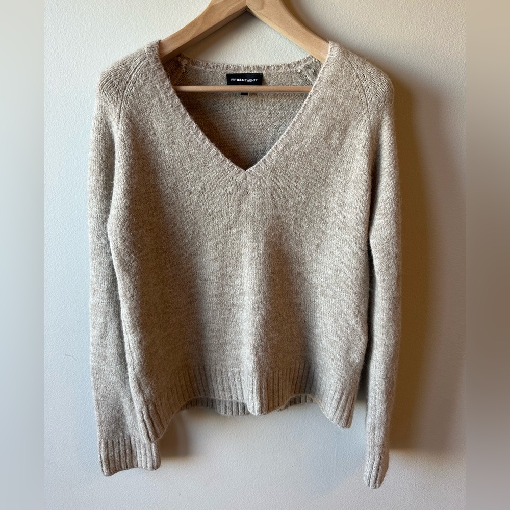 Fifteen Twenty Cream V-Neck Cozy Knit Sweater Size S